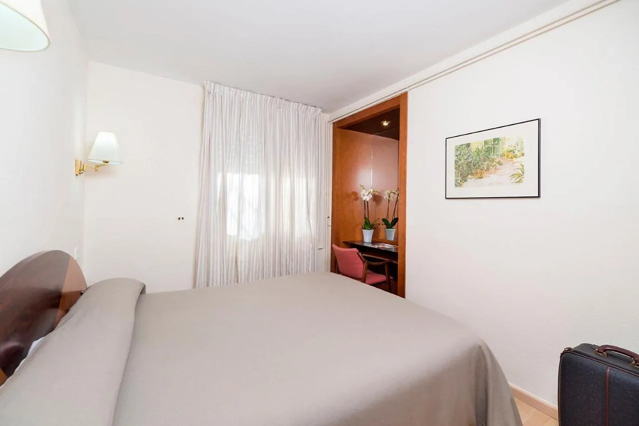 *** Aparthotel Apartamentos Guitart Lloret de Mar Španělsko