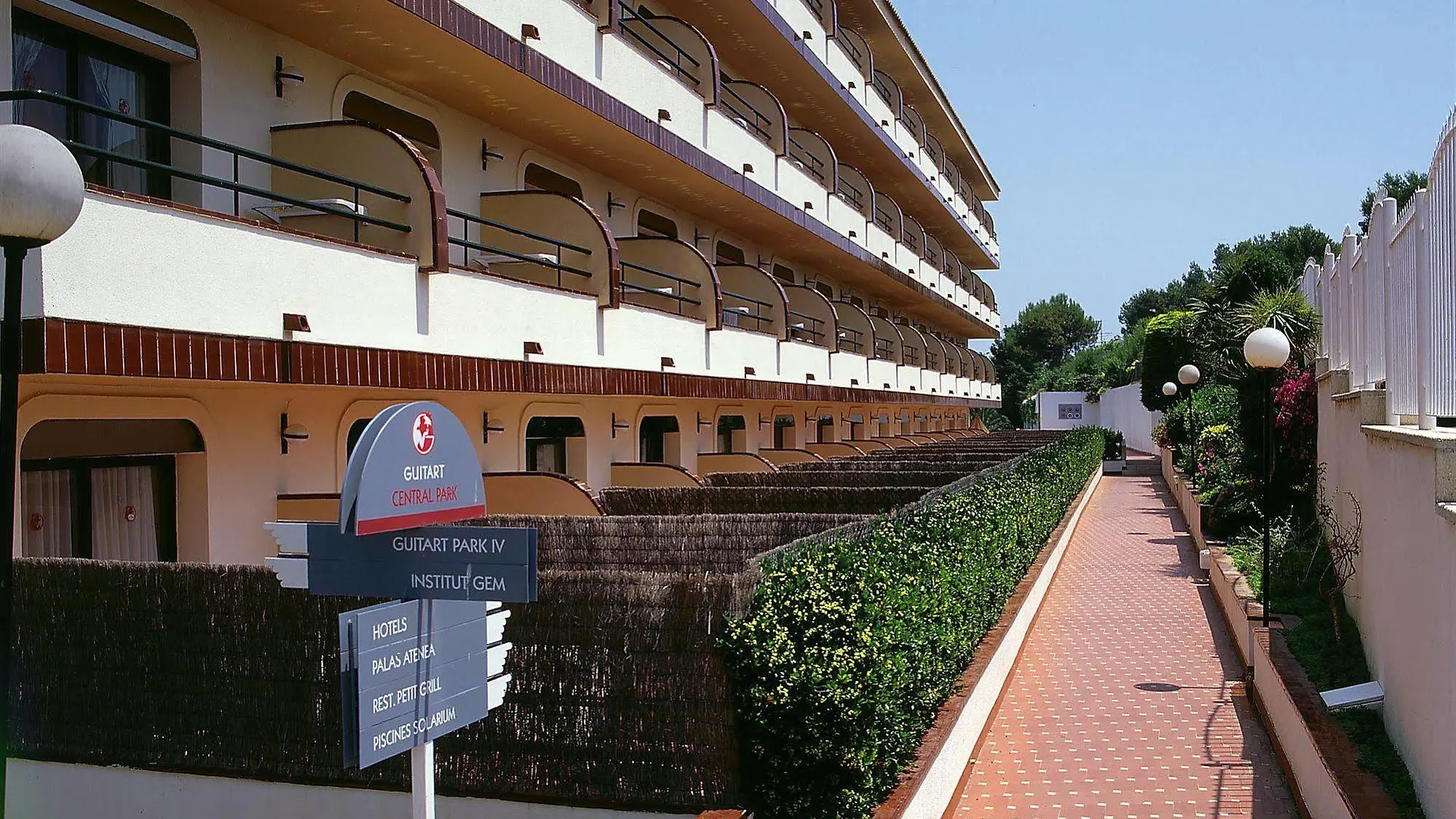 Apartamentos Guitart location